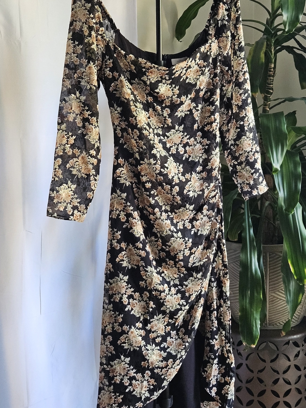 LUSH Floral Burnout Velvet Midi Dress S NWT Ruched High-Low Long Sleeve - Picture 9 of 16